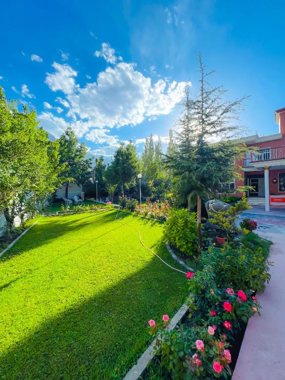 Zahrada ubytování Taaj Residence Skardu