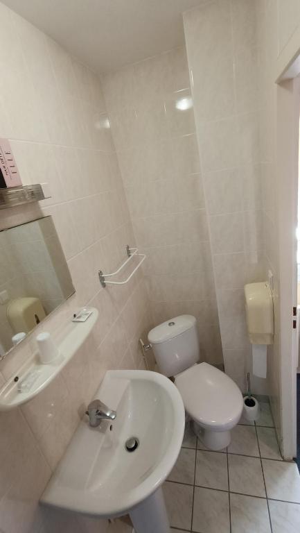 Koupelna v ubytování Hôtel Le Pommeil