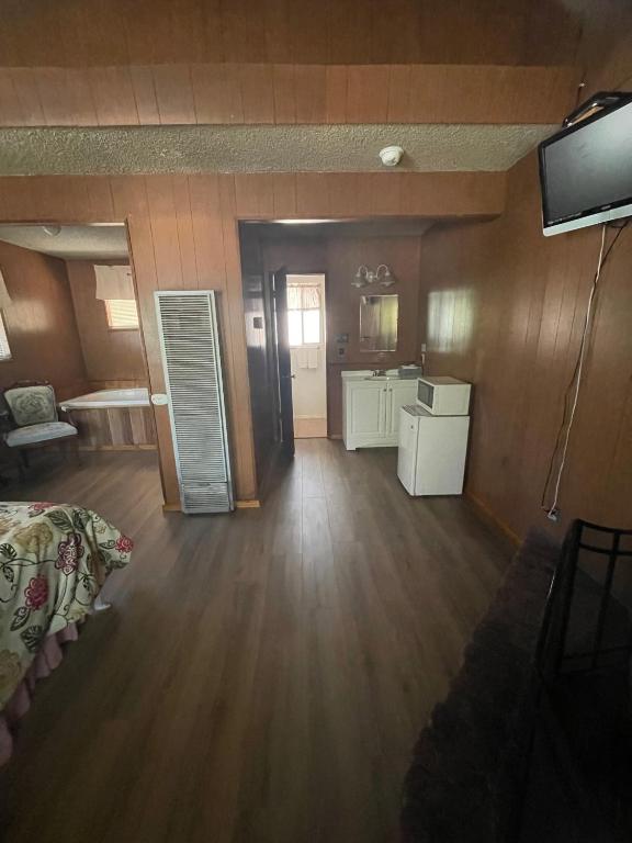Mountain View Cabins - Queen Room With Spa Bath
