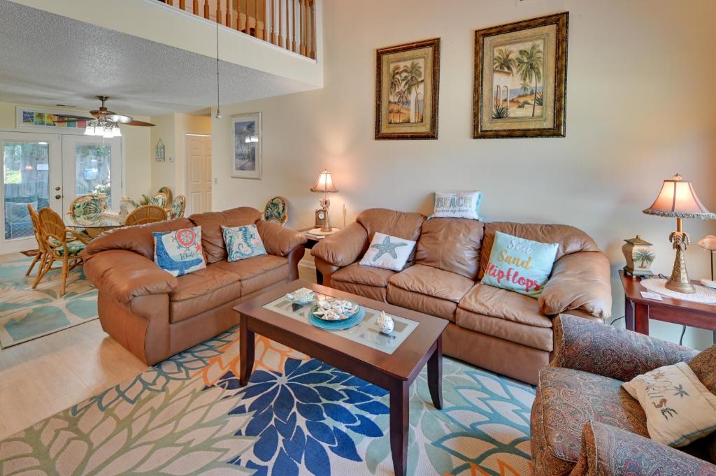 Myrtle Beach Home with Screened Patio Walk to Beach, Myrtle Beach