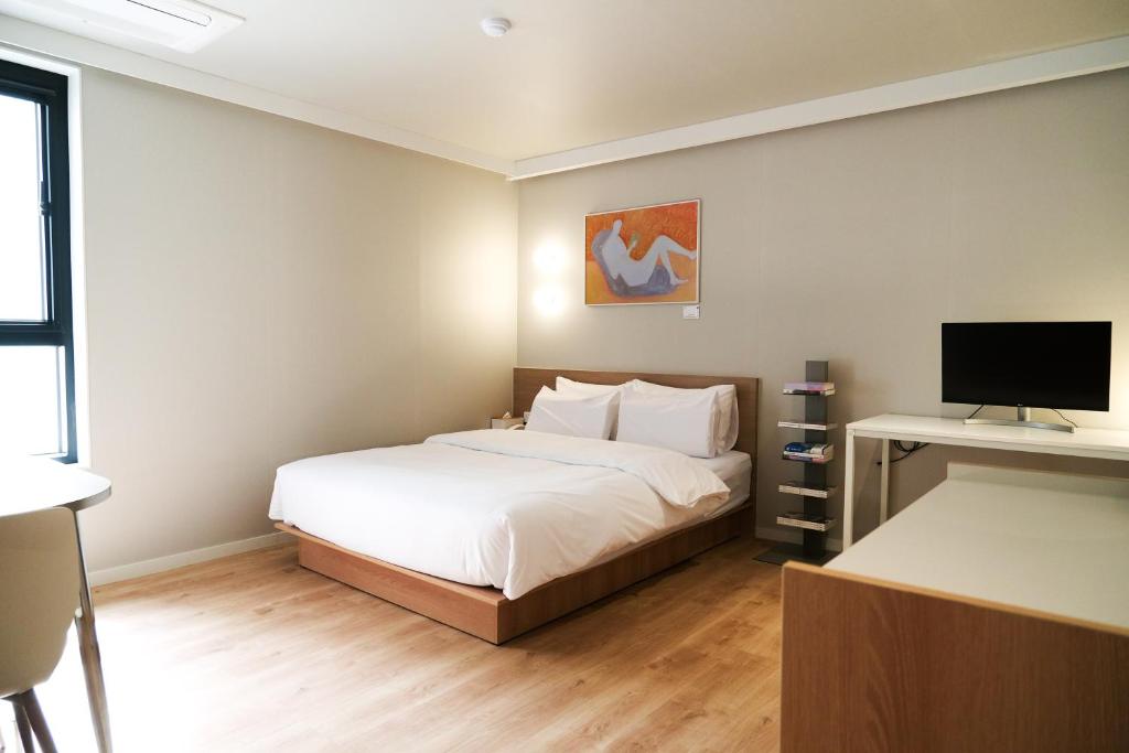 Postel nebo postele na pokoji v ubytování Aank Hotel Incheon Songdo