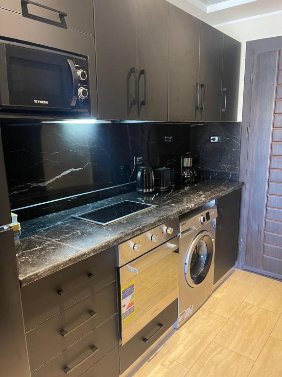 A kitchen or kitchenette at AlDau Heights Apartments
