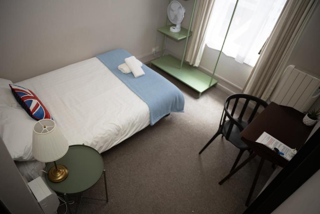 Monopoly - Double Room With Shared Bathroom