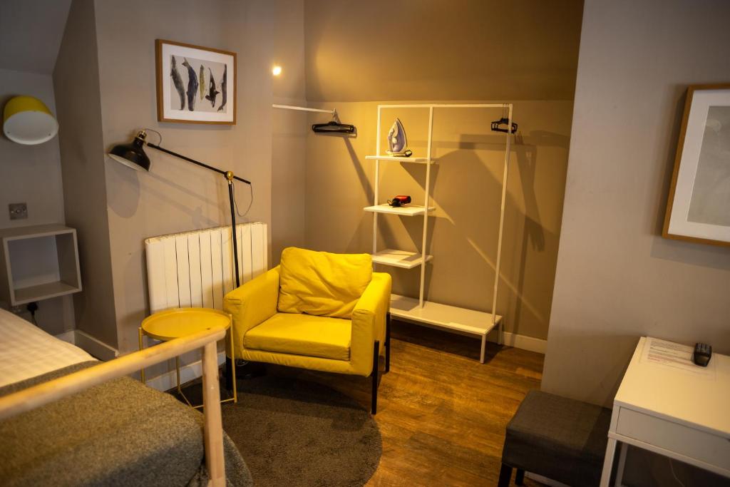 Monopoly - Double Room With Private Bathroom