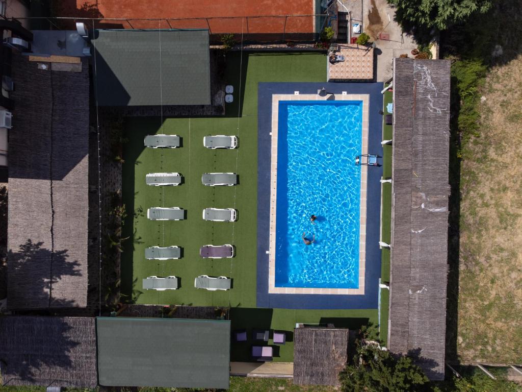 Bazén v ubytování Garden House nebo v jeho okolí