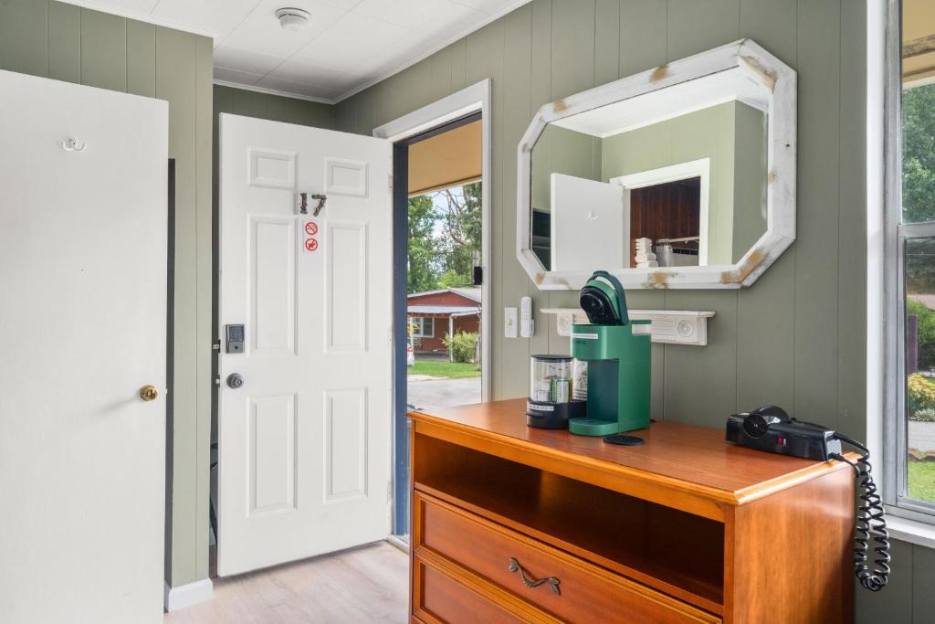 CedarWood Inn - Habitación De La Reina