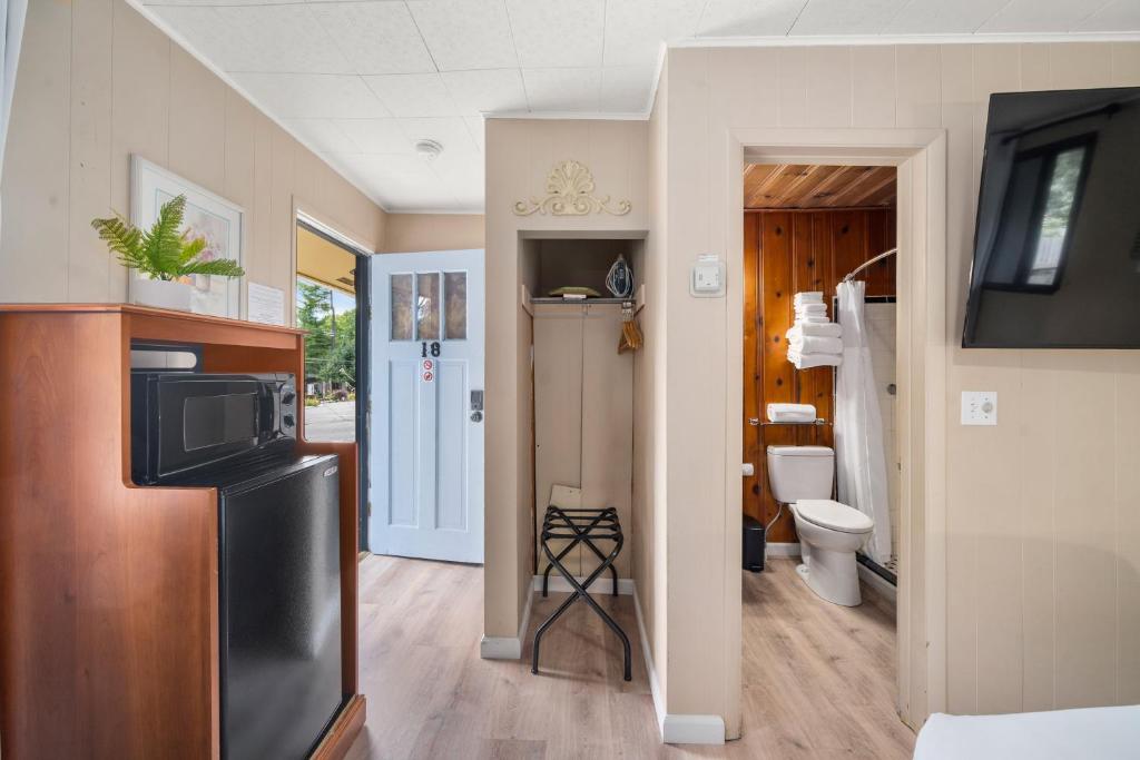 CedarWood Inn - Habitación De La Reina