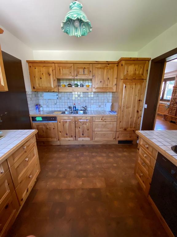 Kuchyň nebo kuchyňský kout v ubytování Gemütliches Haus in Seewalchen am Attersee