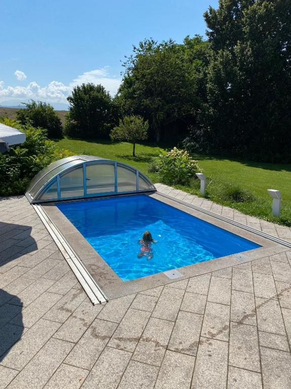 Bazén v ubytování Gemütliches Haus in Seewalchen am Attersee nebo v jeho okolí