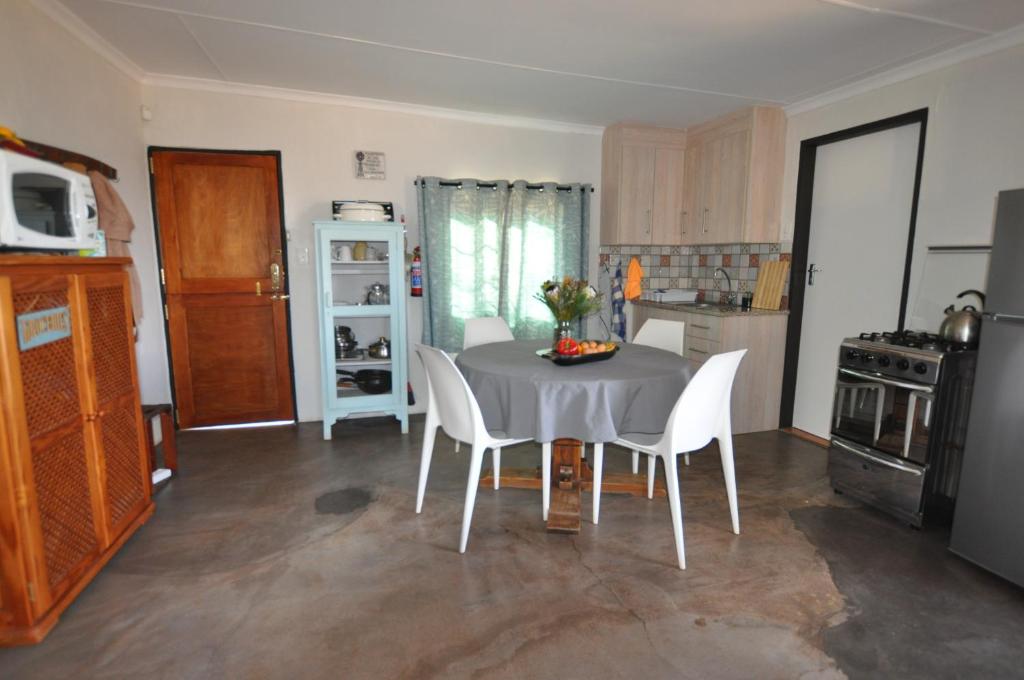 Kuchyň nebo kuchyňský kout v ubytování Shallow Pig Cottage