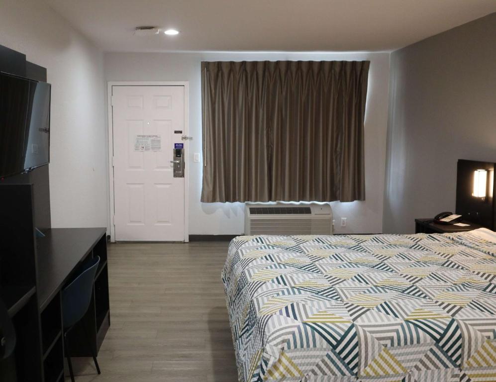 Motel 6-San Diego, CA - Southbay photo