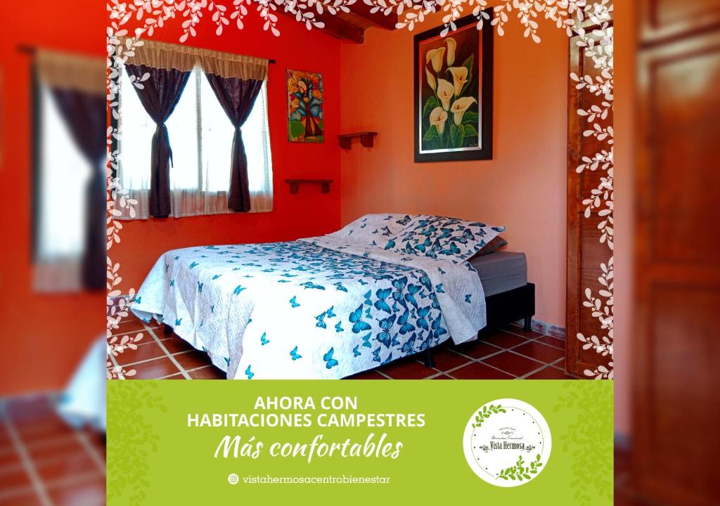 1 dormitorio con 1 cama en una habitación de color rojo en Vista Hermosa Eco Hostal, en Carmen de Viboral