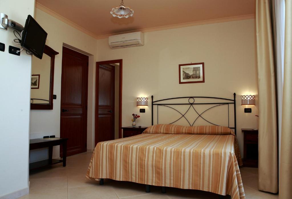 A bed or beds in a room at Villa Cristina
