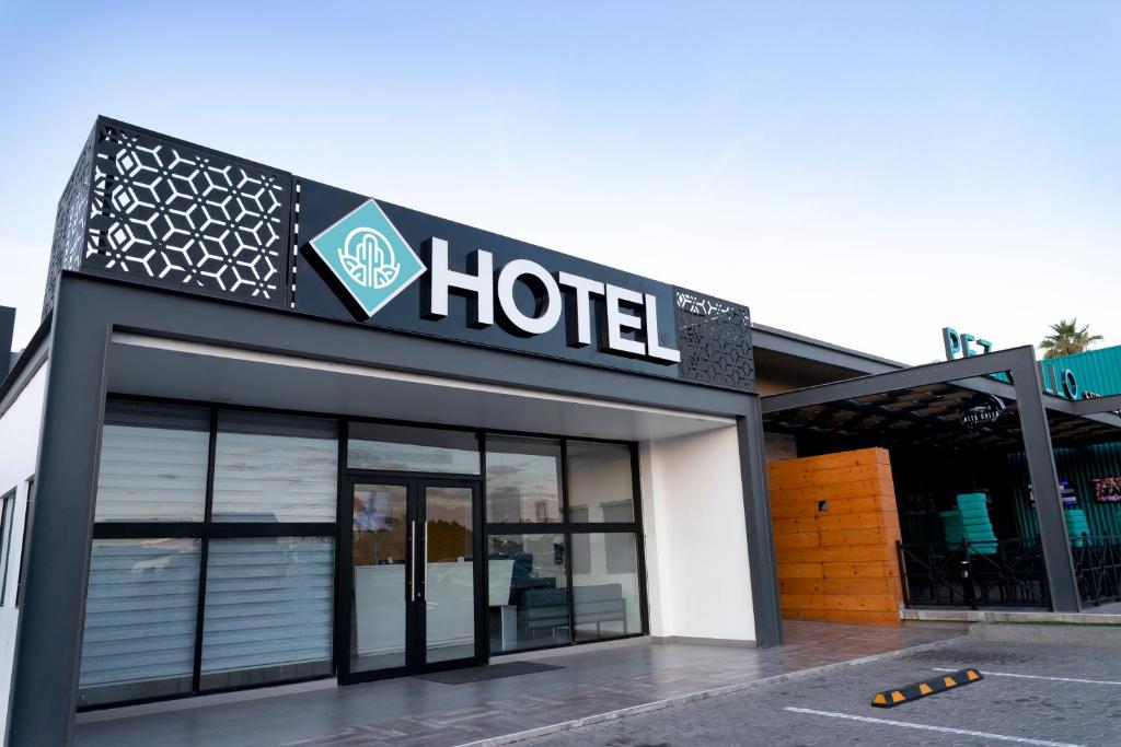 a hotel sign on the front of a building at 653 Hotel in San Luis Río Colorado