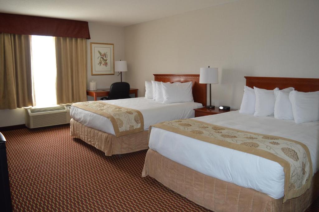 Postel nebo postele na pokoji v ubytování Best Western of Olds