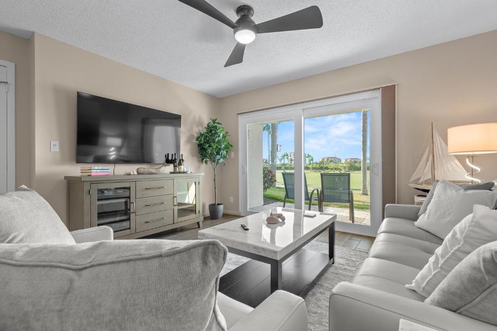 Isla Del Sol Apartments