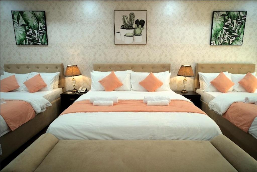 Luisita Central Park Hotel - Sala Familiar Con Balcón
