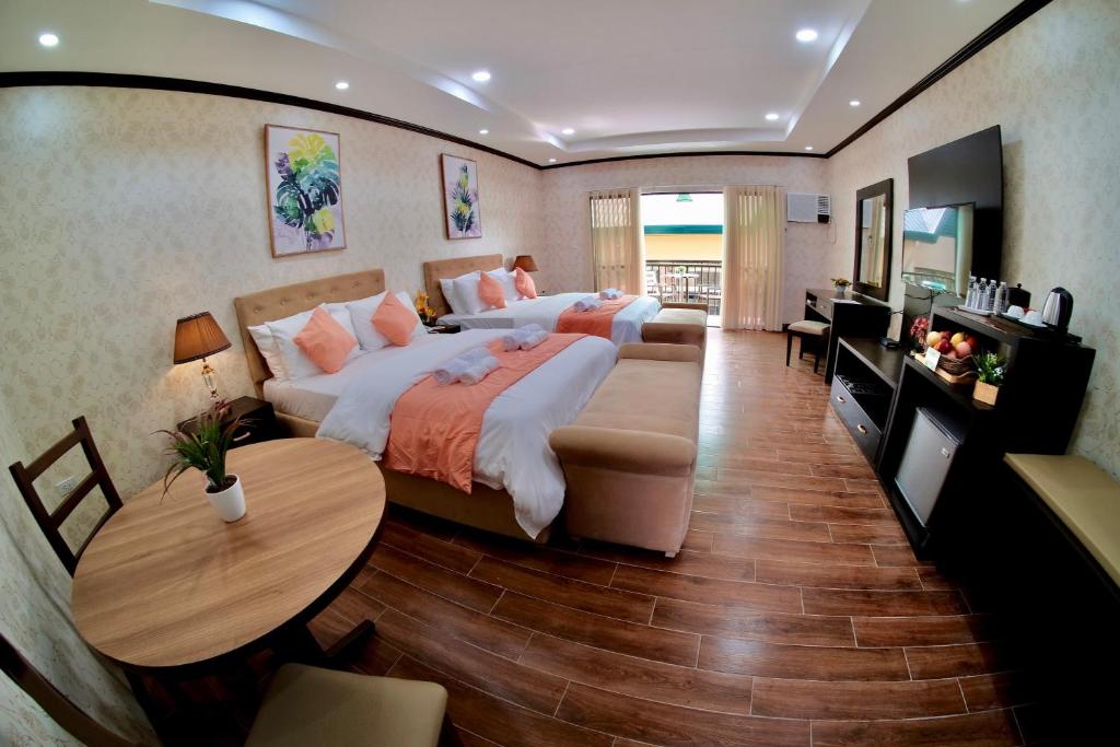 Luisita Central Park Hotel - Habitación Cuádruple Con Balcón