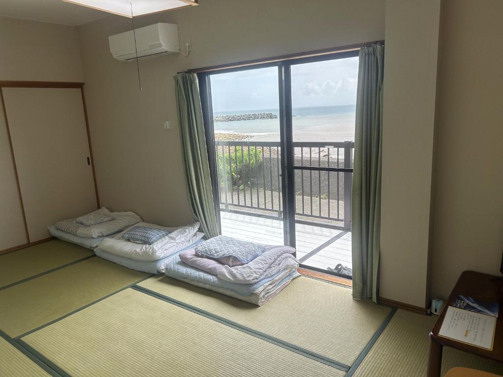 Postel nebo postele na pokoji v ubytování 民宿たかはま Takahama Guest house