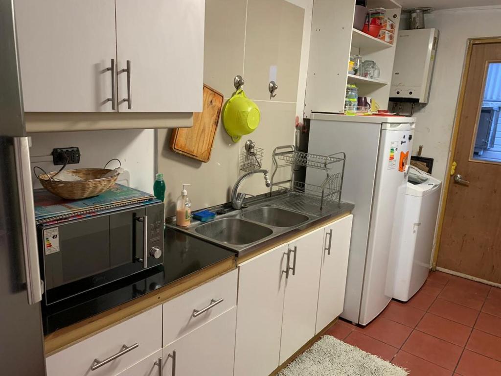 Una cocina o cocineta en HOsTAL PALMED