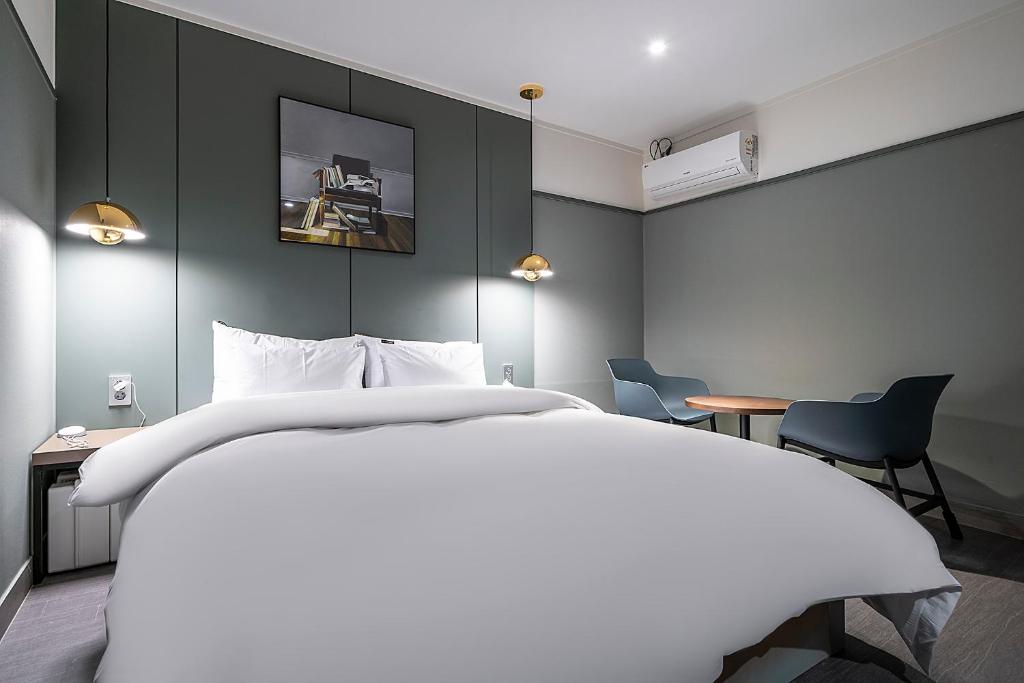 Brown Dot Hotel Osan - Economy Double Room