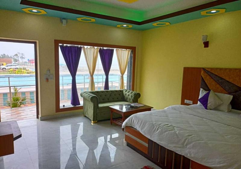 Postel nebo postele na pokoji v ubytování ST Apple Beach Resort Mandarmani