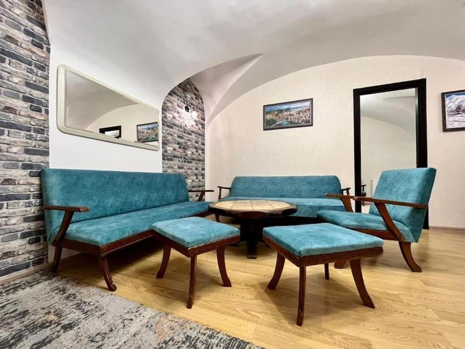 تصویر اتاق‌های Unique Apartment in the Center of Tbilisi - تصویر ۲