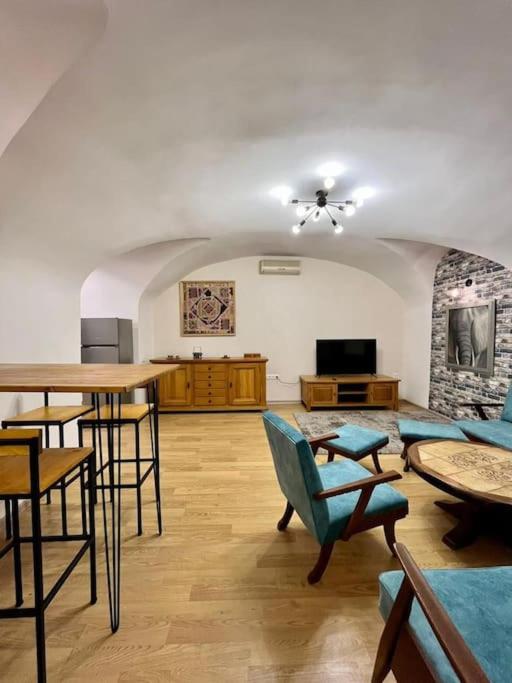 امکانات Unique Apartment in the Center of Tbilisi - تصویر ۴