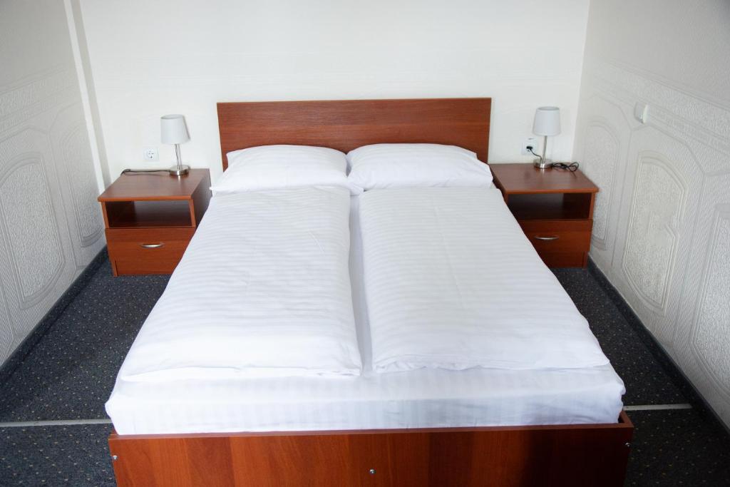 Postel nebo postele na pokoji v ubytování Dinaburg SPA Hotel
