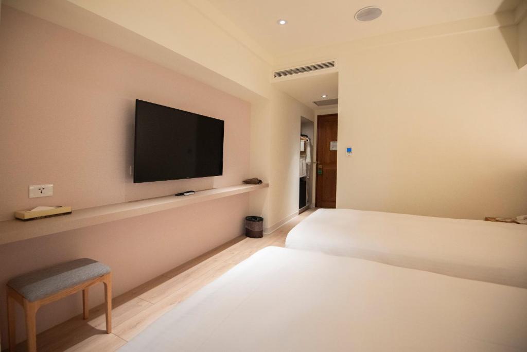 Postel nebo postele na pokoji v ubytování Hotel Tainan