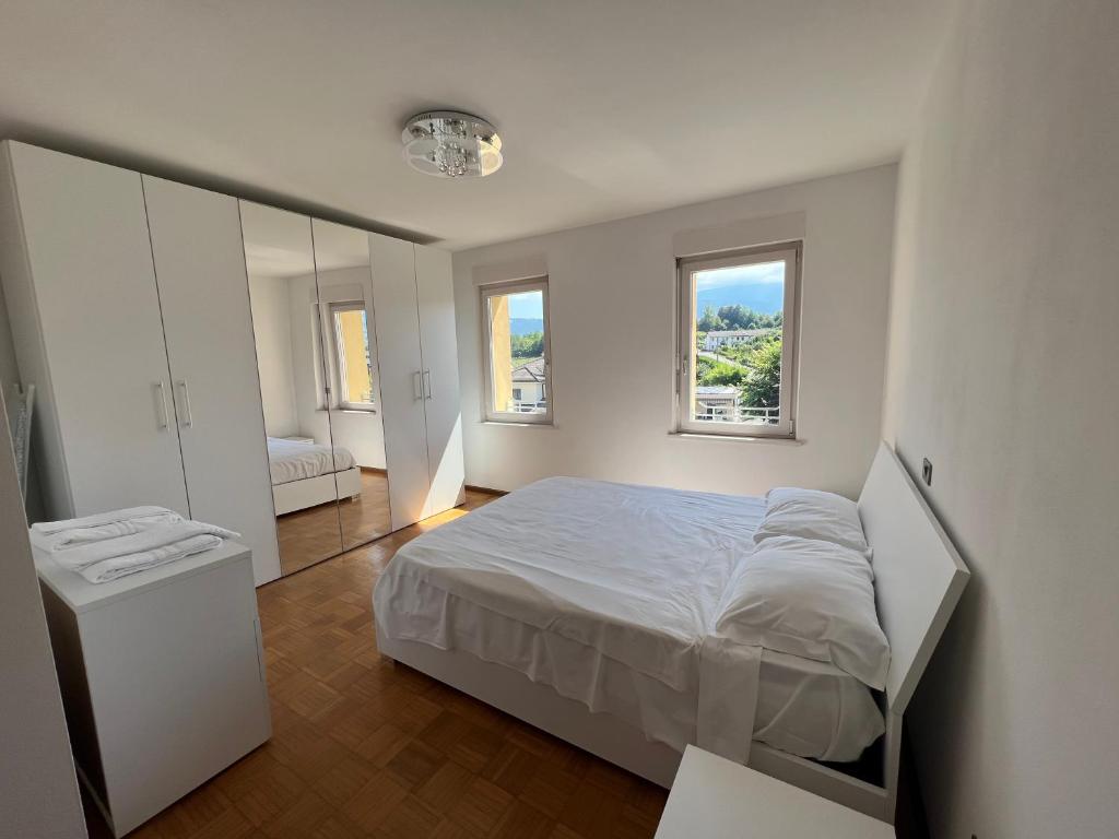 Postel nebo postele na pokoji v ubytování Cavallo, bilocale vista montagne