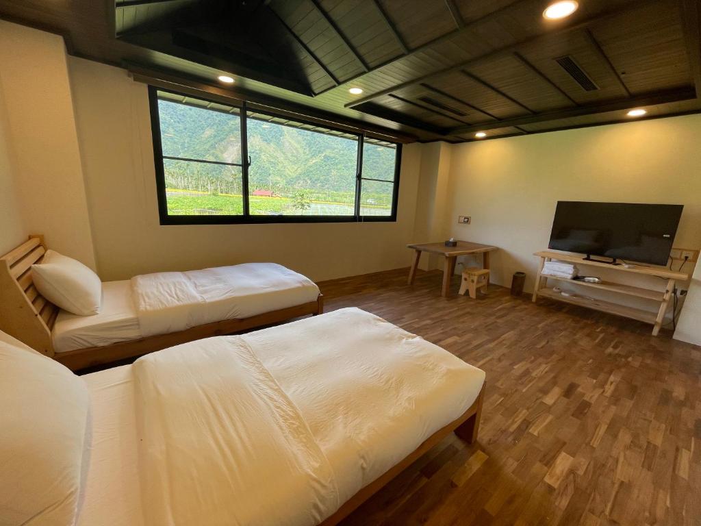 TV a/nebo společenská místnost v ubytování 奕青民宿-梅酒 梅精 法國麵包plum winery guesthouse
