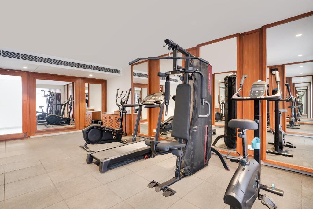 Fitness centrum a/nebo fitness zařízení v ubytování Lemon Tree Hotel, Rajkot