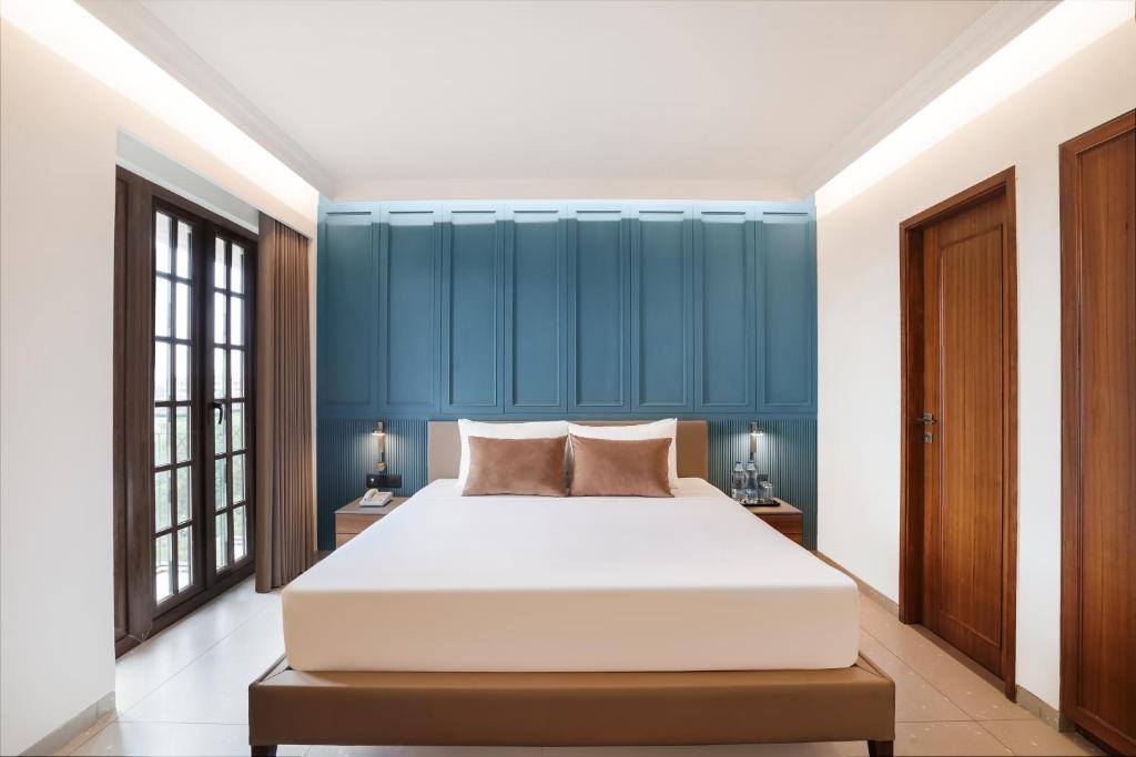 Postel nebo postele na pokoji v ubytování Lemon Tree Hotel, Rajkot