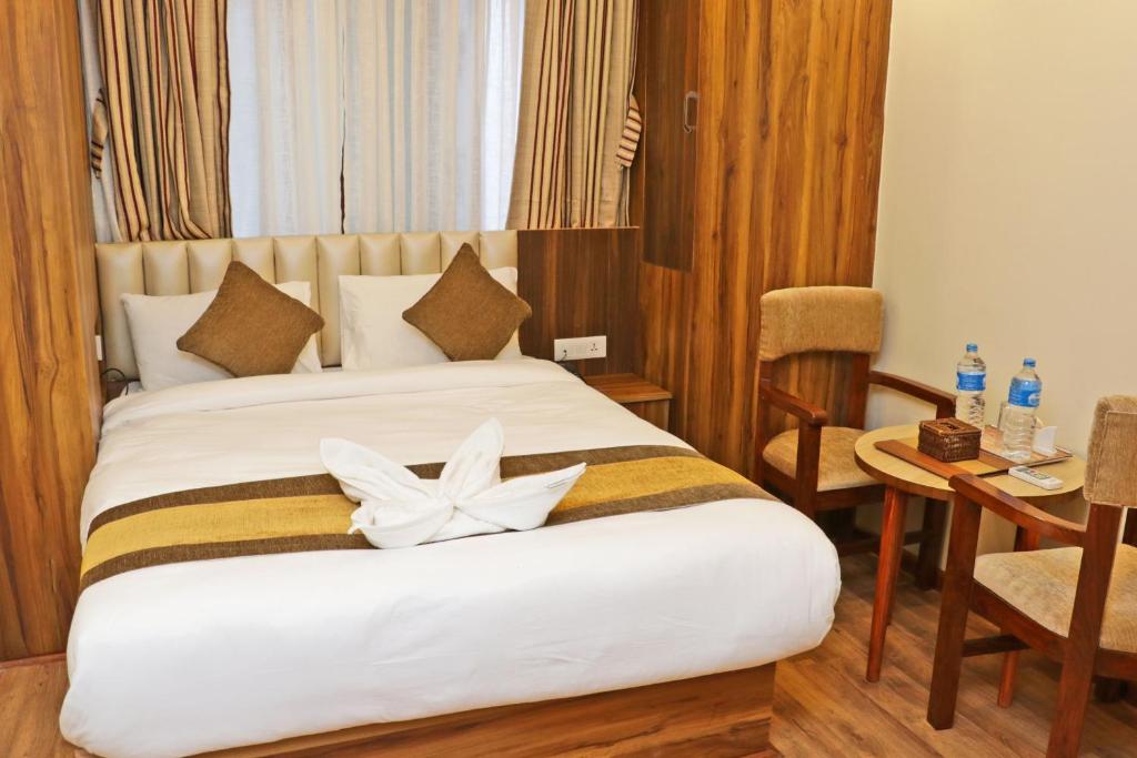 Postel nebo postele na pokoji v ubytování Hotel Airport Gurkha