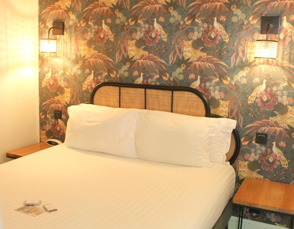 Postel nebo postele na pokoji v ubytování Hotel Edouard VII