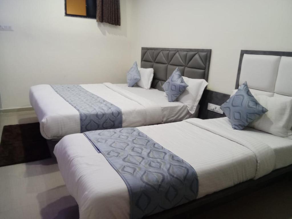 HOTEL RK VILLA - Classic Triple Room