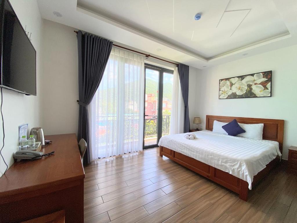 מיטה או מיטות בחדר ב-Kim Ngân Hotel