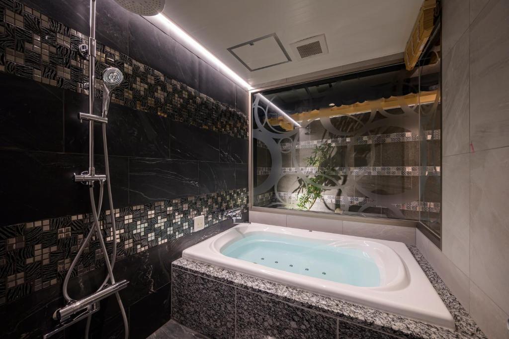 Koupelna v ubytování Hotel P'sResort Adults only 大人専用