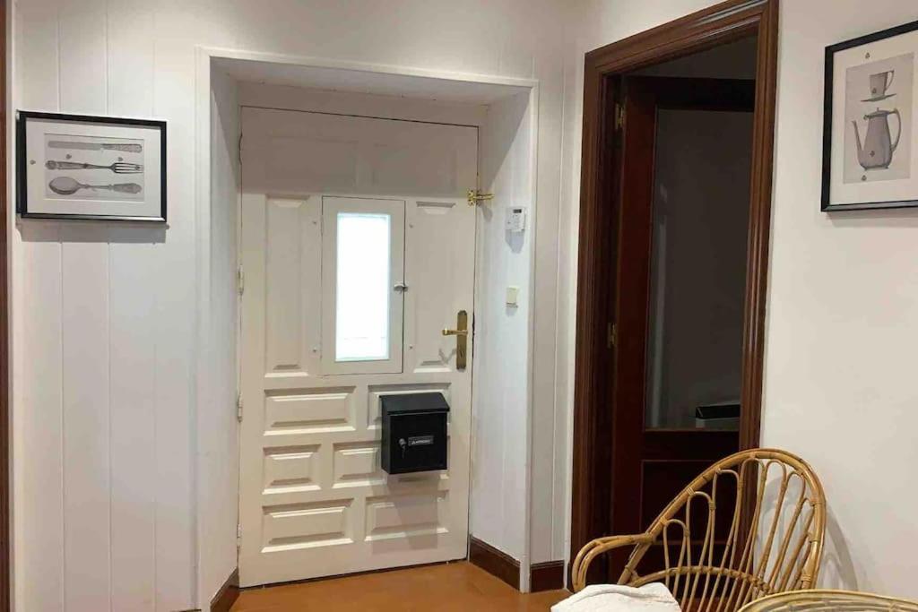 a room with a white door and a window at Preciosa casa en Castro Urdiales in Castro-Urdiales