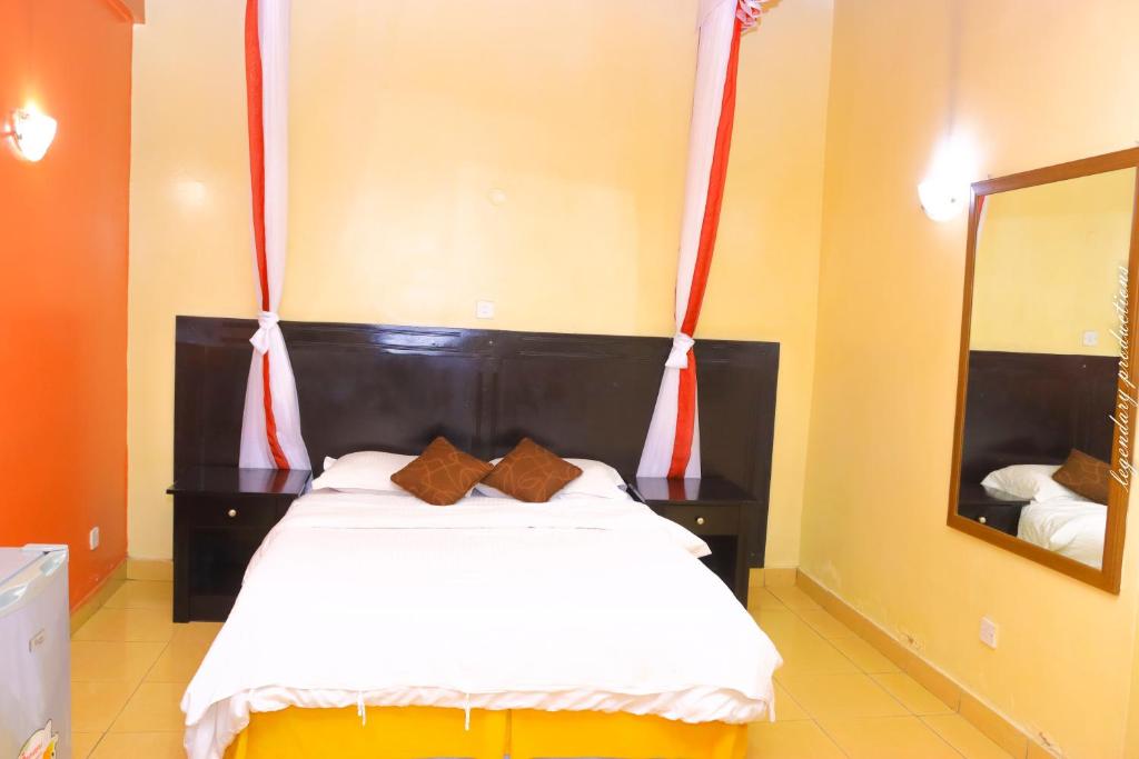 Postel nebo postele na pokoji v ubytování Jamia Central Hotel