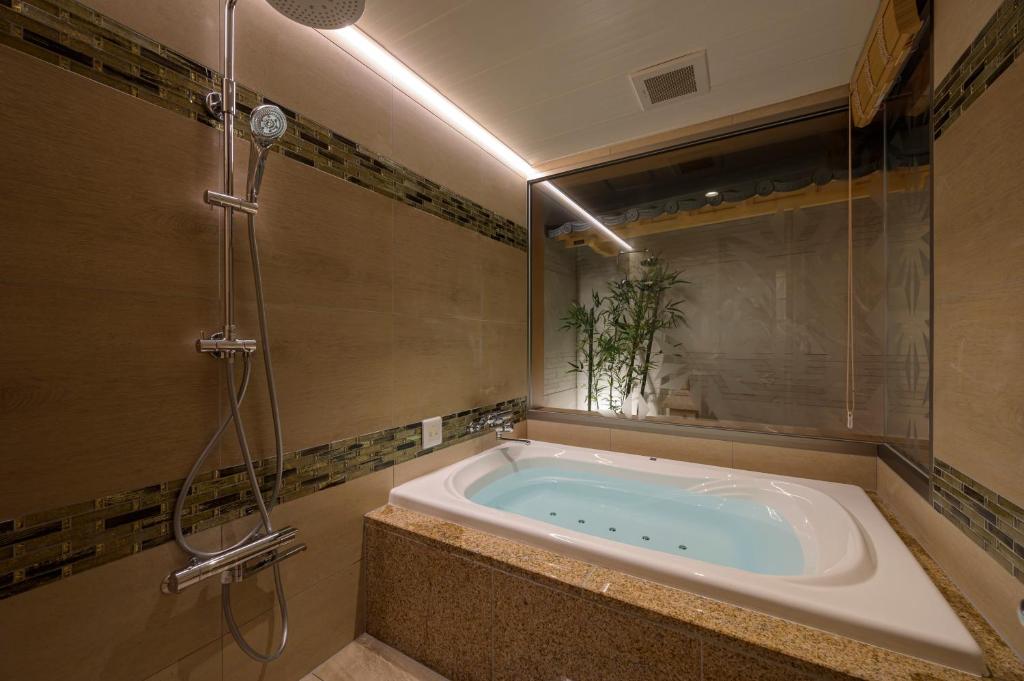 Koupelna v ubytování Hotel P'sResort Adults only 大人専用