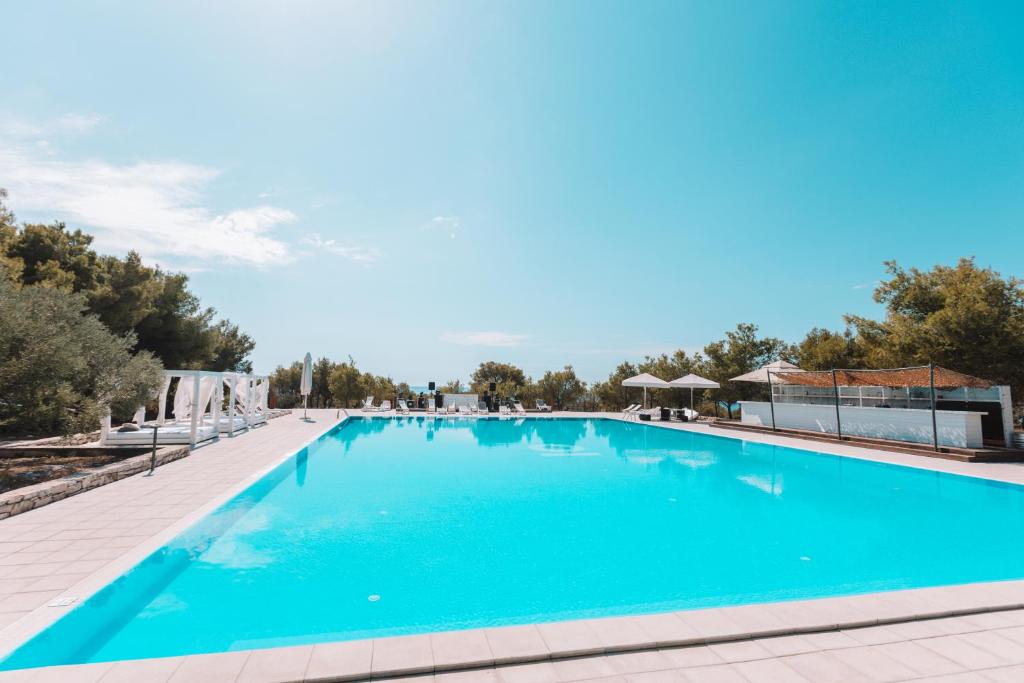 Bazén v ubytování O-Tents by Obonjan Island Resort nebo v jeho okolí