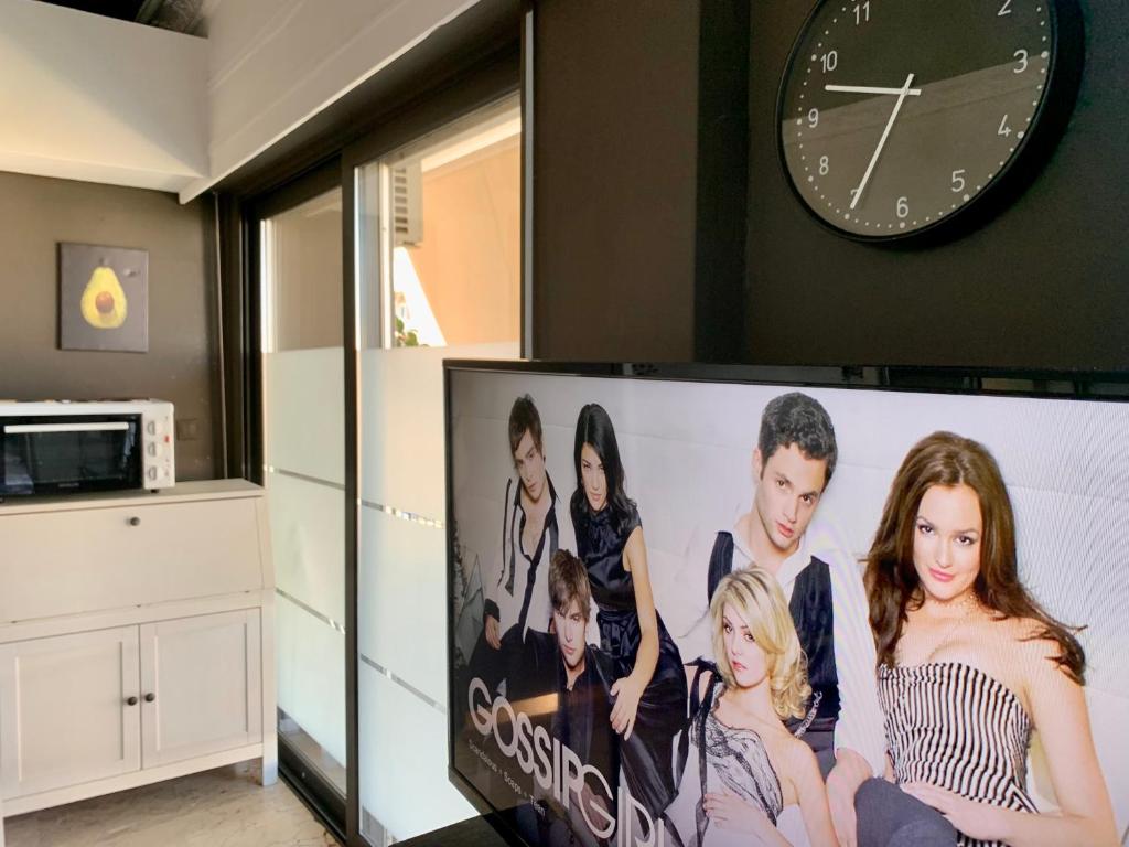Kuchyňa alebo kuchynka v ubytovaní #Elevator #balcony #ensuite #Queen bed #double sink #tiny bathtub and a #Kitchenette #parking free area #Athens