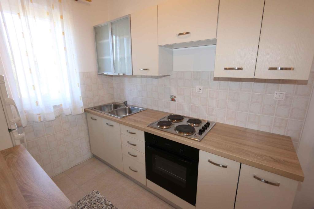 Kuchyňa alebo kuchynka v ubytovaní Apartment in Silo/Insel Krk 13582