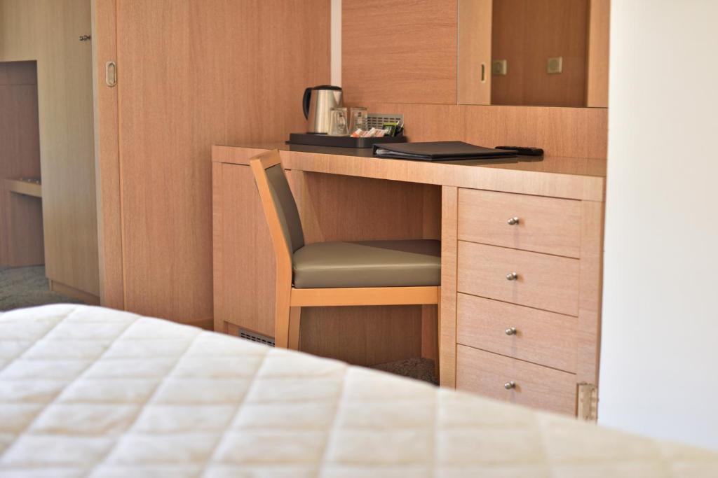 Postel nebo postele na pokoji v ubytování Hôtel Le Rocher