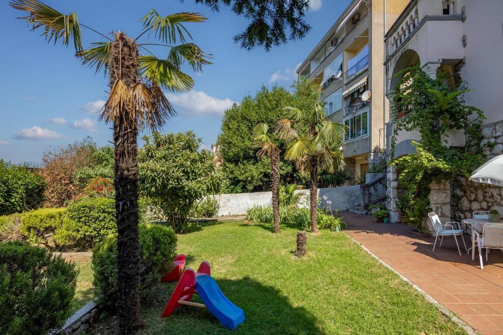 Fotografia z galérie ubytovania City Apartment With Garden - Happy Rentals v destinácii Rijeka