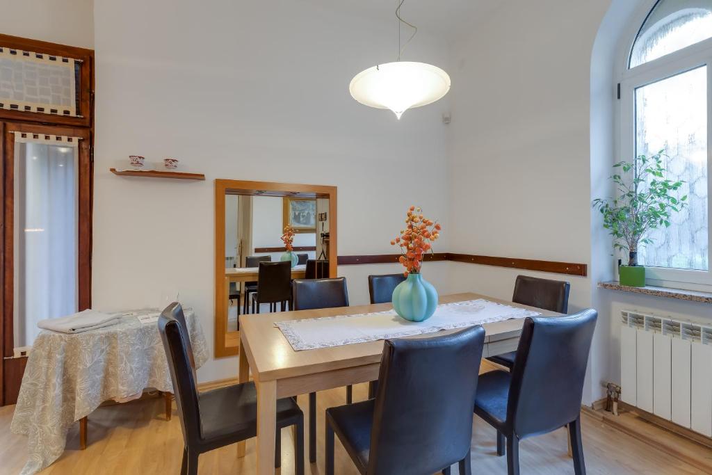 Fotografia z galérie ubytovania City Apartment With Garden - Happy Rentals v destinácii Rijeka