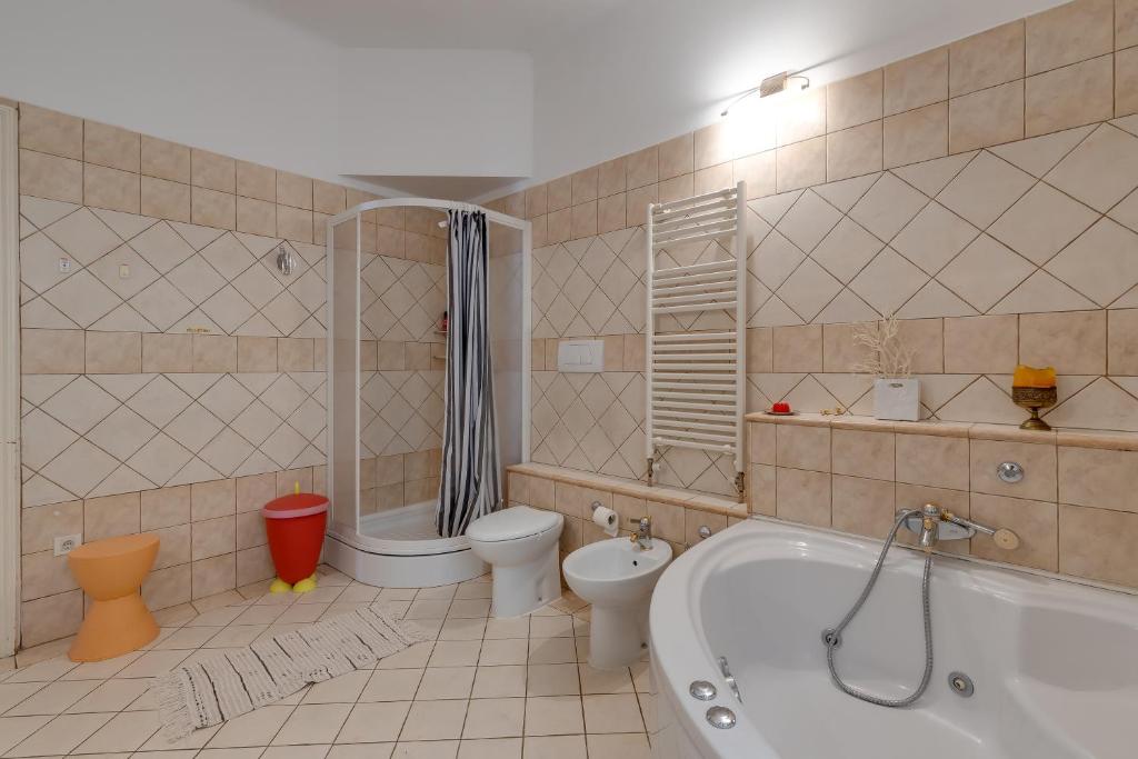 Fotografia z galérie ubytovania City Apartment With Garden - Happy Rentals v destinácii Rijeka