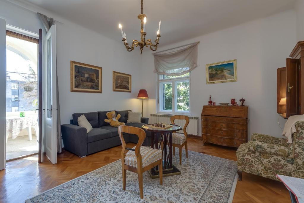 Fotografia z galérie ubytovania City Apartment With Garden - Happy Rentals v destinácii Rijeka